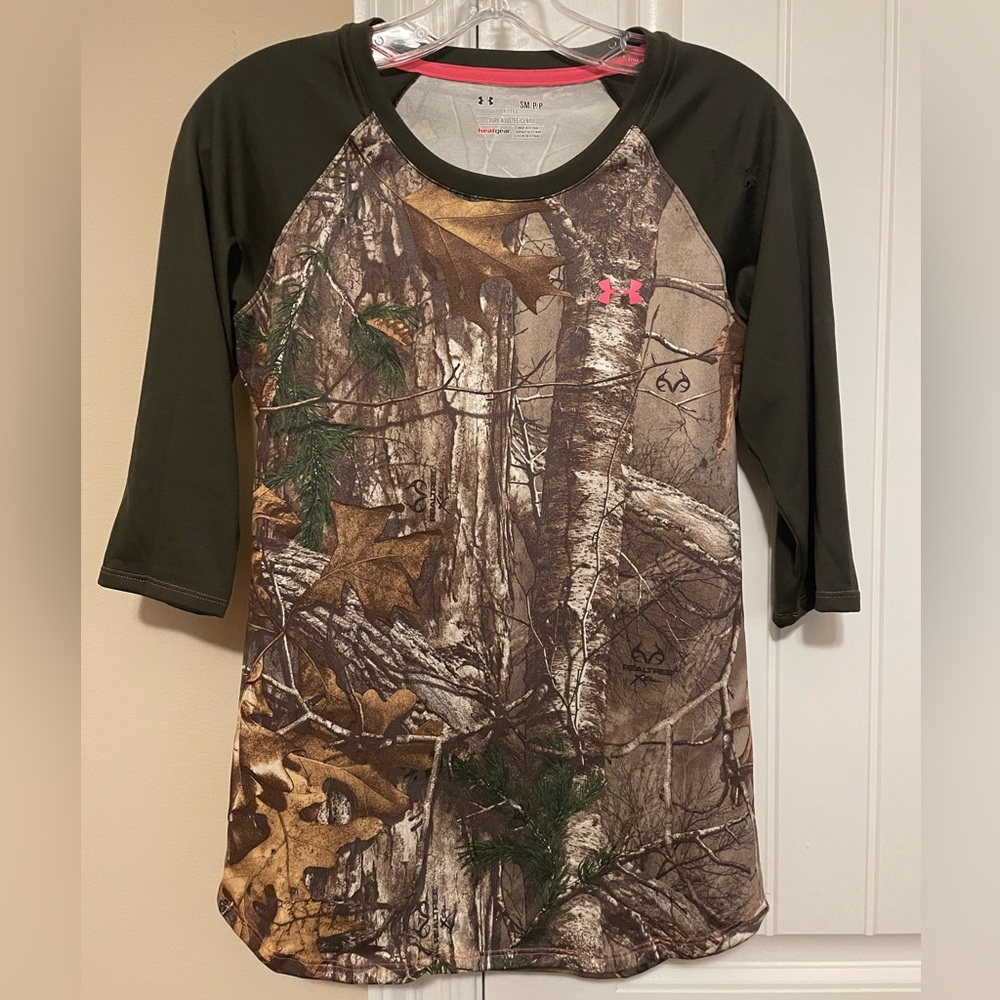 Women’s Under Armour Camo Half Sleeve Heat Gear Shirt - Size Small